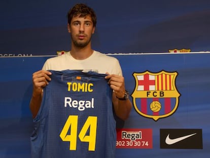 Presentaci&oacute;n de Ante Tomic como jugador del Barcelona.