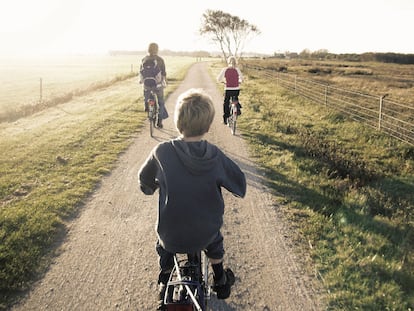 Por qué deberías hacer más actividades con tus hijos al aire libre