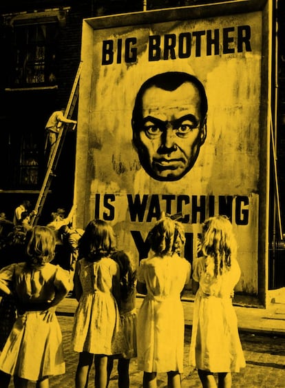 Cartaz promocional do filme ‘1984’ com a mensagem “O Grande Irmão está te vigiando” (1956)