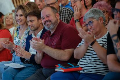 De izquierda a derecha, Jéssica Albiach, Jaume Asens, Joan Mena y Nuria Lorenzo. / TONI ALBIR (EFE)