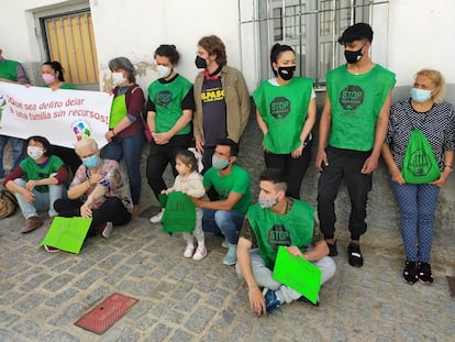 Protesta de la Plataforma de Afectados por la Hipoteca contra un desahucio en Jaén, a principios de mayo.