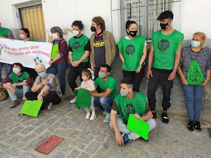 Protesta de la Plataforma de Afectados por la Hipoteca contra un desahucio en Jaén, a principios de mayo.