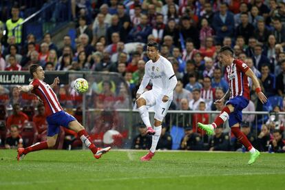 Ronaldo entre Gabi y Gimenez