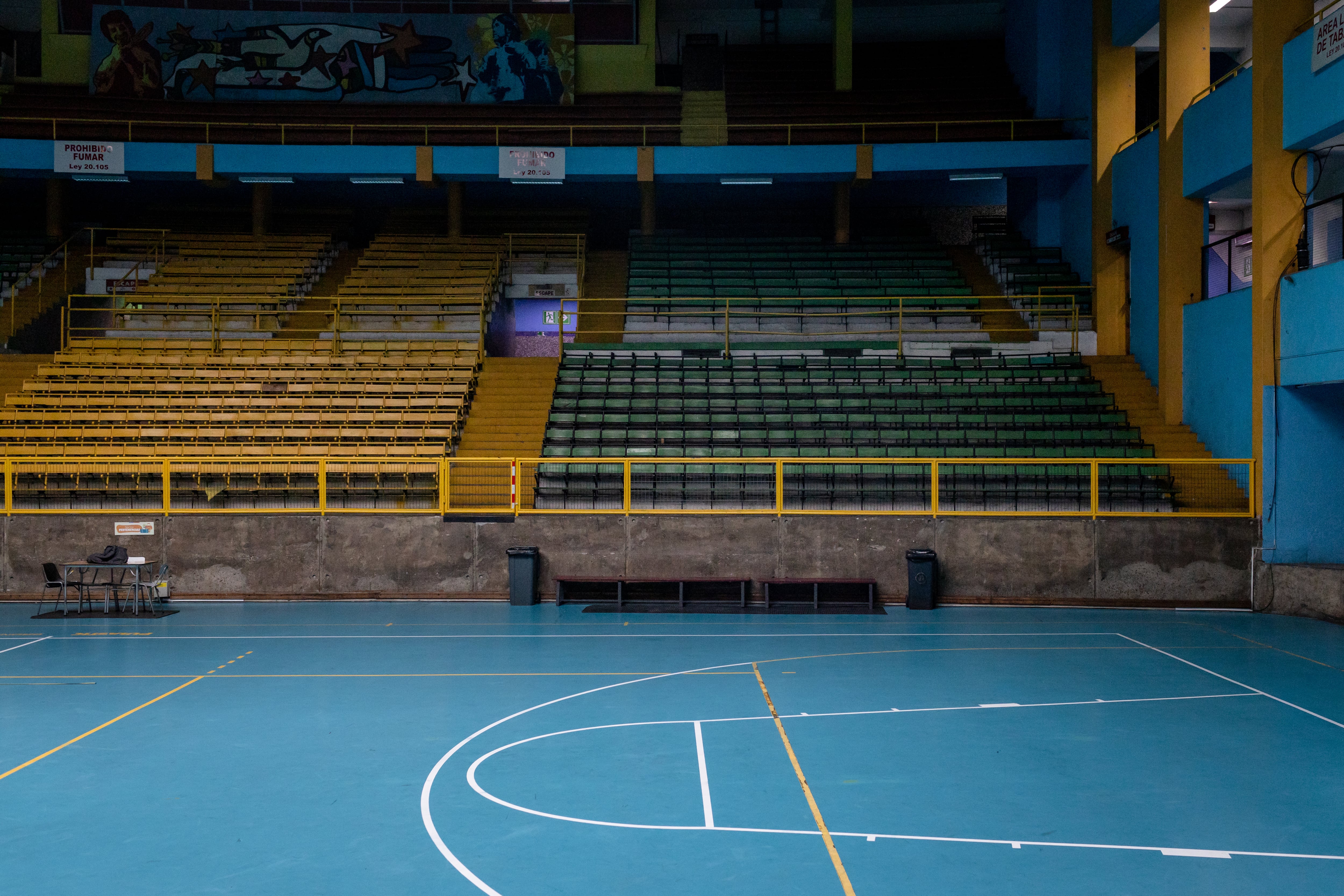 El centro de la cancha del Estadio Víctor Jara.
