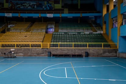 El centro de la cancha del Estadio Víctor Jara.