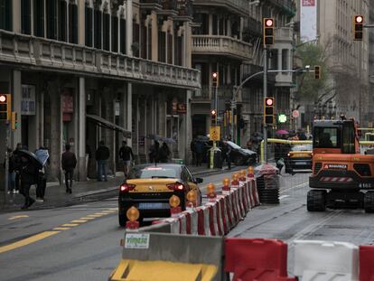Variación en los carriles de tráfico con motivo de las obras de la Via Laietana de Barcelona, a mediados de abril.