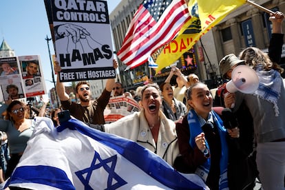 Another group of people manifest in support of Israel in Hollywood.