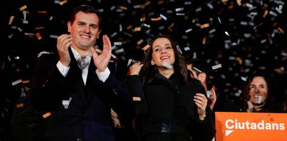 Albert Rivera e Inés Arrimadas celebran la victoria en las elecciones catalanas.