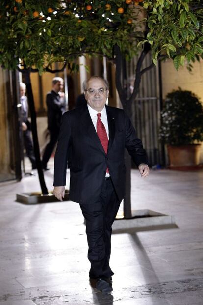  El consejero catal&aacute;n de Econom&iacute;a, Andreu Mas-Colell, se dirige a la primera reuni&oacute;n del nuevo Govern, el pasado 27 de diciembre. 