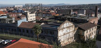 Vista ayer de la fábrica de gas de Oviedo, un ejemplo de arquitectura industrial del siglo XIX.