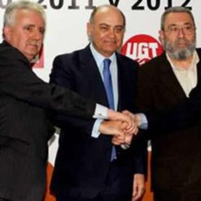 Los presidentes de las patronales CEOE y CEPYME, Gerardo Díaz Ferrán y Jesús Bárcenas, y los secretarios generales de UGT y CCOO, Cándido Méndez e Ignacio Fernández Toxo.