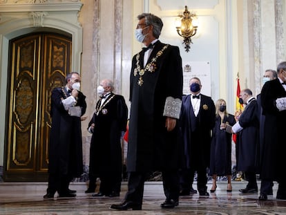 El presidente del Tribunal Supremo y del Consejo General del Poder Judicial, Carlos Lesmes (en primer término), durante la celebración del acto de apertura del año judicial en el Tribunal Supremo en Madrid.