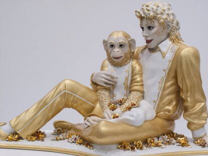 La célebre figura de Michael Jackson y su mono Bubbles creada por Jeff Koons.