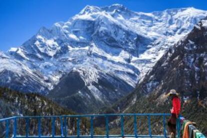 'Lodge' con vistas al macizo de los Annapurnas, en Nepal.