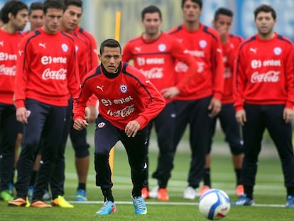 Alexis, en una entrenamiento con la selecci&oacute;n chilena. 