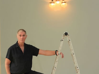 El estadounidense John Sayles, director de <i>Amigo</i><b>, fotografiado ayer en San Sebastián.</b>