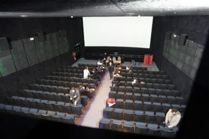 La sala central de los renacidos Cinemes Girona, ayer, horas antes de abrir.