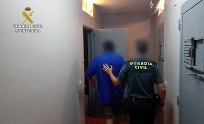 Detención en Fuenlabrada del H.C.A, de 49 años, acusado por violar a su hija cuando era menor.