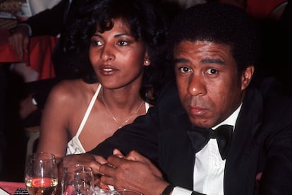 Pam Grier junto al humorista Richard Pryor.