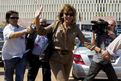 La ex teniente de alcalde marbellí, Isabel García Marcos, ayer tras concluir la primera sesión del juicio.