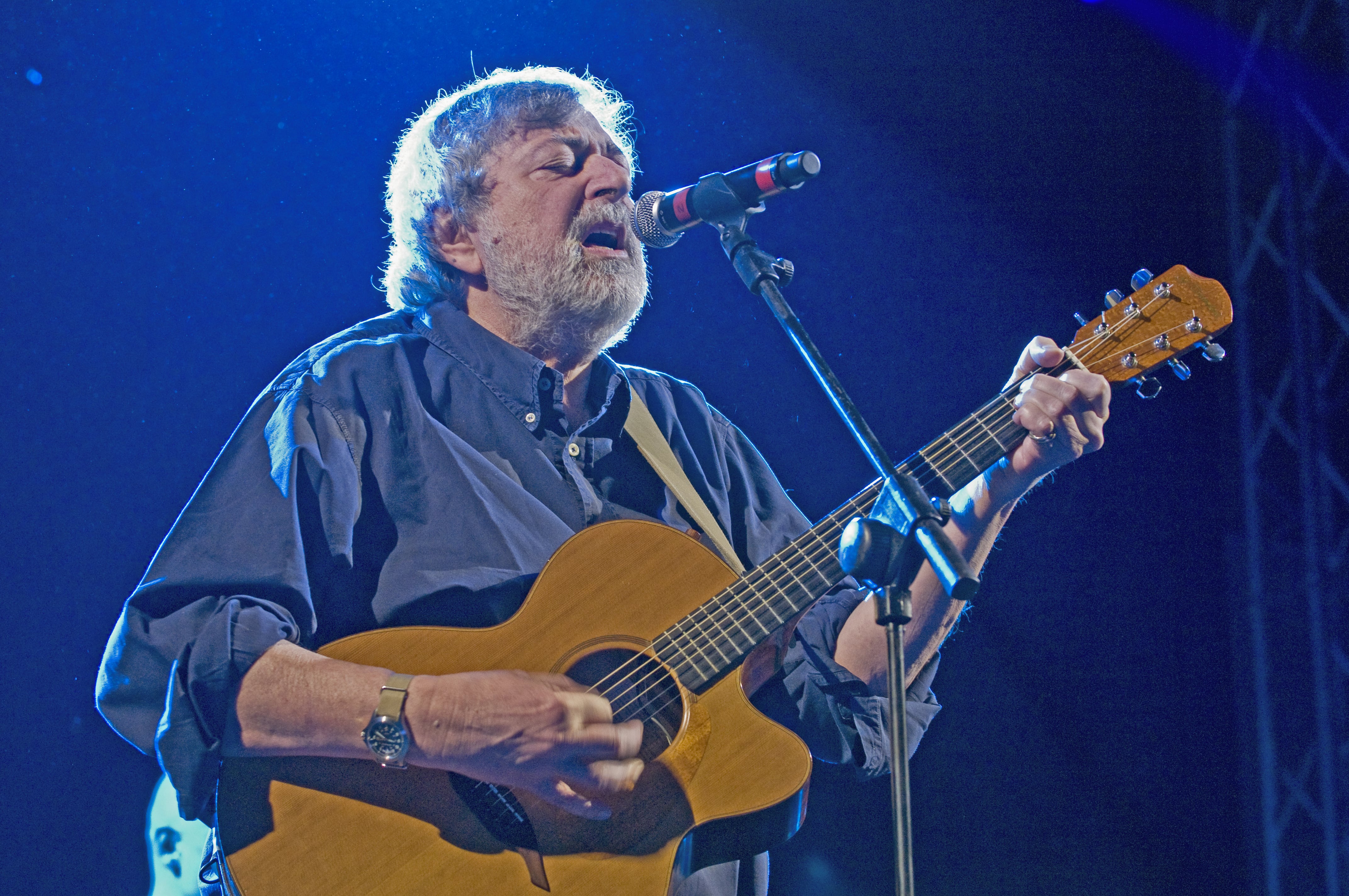 Muere Francesco Guccini, cantautor e intelectual italiano, a los 86 años