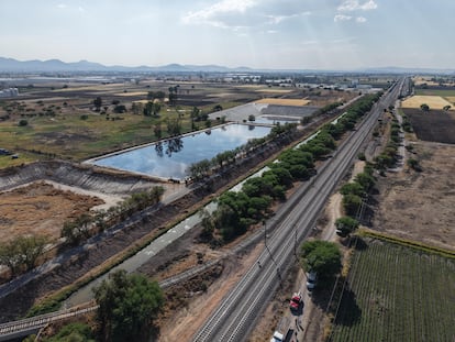 Vías del tren de la ruta México - Querétaro, el 27 de abril de 2025.