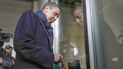 El expresidente de la Generalitat valenciana Eduardo Zaplana, el pasado 18 febrero a la entrada de los juzgados de Valencia.