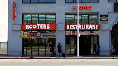 Un restaurante de la cadena Hooters en Los Angeles (California), en 2017.