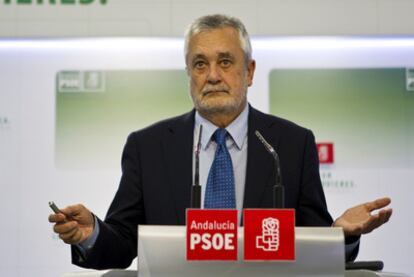 José Antonio Griñán, ayer, tras la reunión de la ejecutiva regional del PSOE.