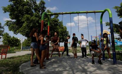 Jovens em um parque do norte do México.