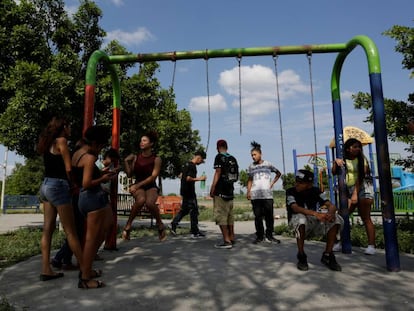 Jovens em um parque do norte do México.