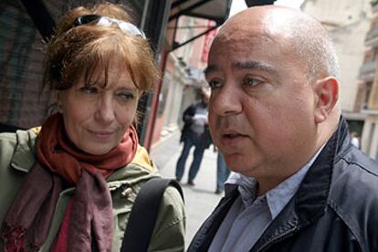 Mercedes Sampietro y Agustín Almodóvar, a la salida de la asamblea de la Academia de Cine.