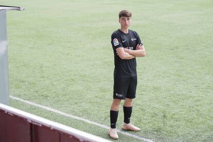 El deportivista Javier Armas, de 18 años, en los campos de fútbol García de la Mata (Madrid).