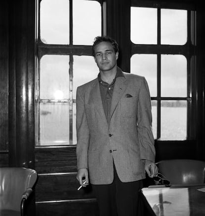 Marlon Brando en El Havre, Francia, en 1953.