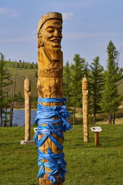 Estatua de Gengis Kan en Khokh Nuur, en la provincia mongola de Khentii.