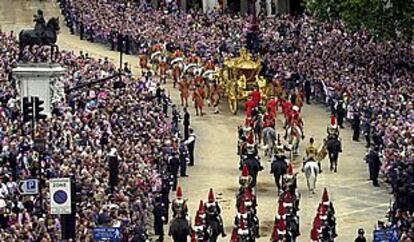 Momento del desfile que ha sido seguido por una multitud en Londres.