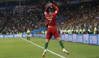 Cristiano Ronaldo comemora seu terceiro gol contra a Espanha.