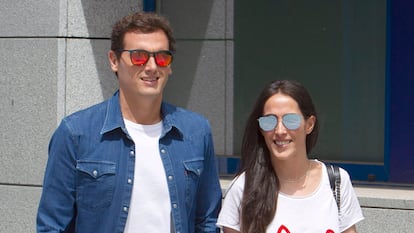 Albert Rivera y Malú, a su salida del hospital madrileño de Móstoles en julio de 2019.