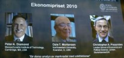 La Academia Sueca de las Ciencias, anuncia a los ganadores del Premio Nobel de Economía de 2010, en Estocolmo, Suecia. Los profesores estadounidenses Peter Diamond y Dale T. Mortensen, y el chipriota-británico Christopher Pissarides fueron los galardonados.