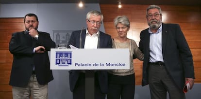 Union leaders Julio Salazar, Ignacio Fern&aacute;ndez Toxo, Bernadette S&eacute;gol and C&aacute;ndido M&eacute;ndez at La Moncloa on Monday.  