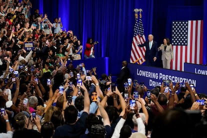 Biden y Harris saludaban a centenares de simpatizantes, este jueves en Maryland.