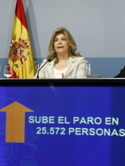 La secretaria de Estado de Empleo, Engracia Hidalgo, durante la rueda de prensa que ofreció hoy en Madrid para valorar el dato de desempleo en septiembre, mes en el que el paro registrado aumentó respecto al mes anterior en un total de 25.572 personas, lo que supone el 0,54 %, y el número total de parados se situó en 4.724.355.