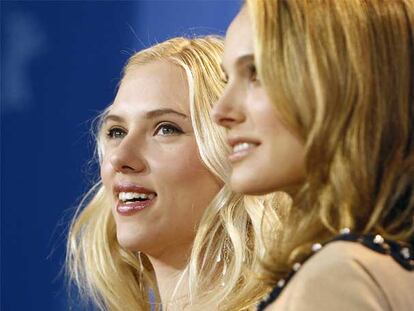 Scarlett Johansson, a la izquierda, y Natalie Portman, en Berlín.