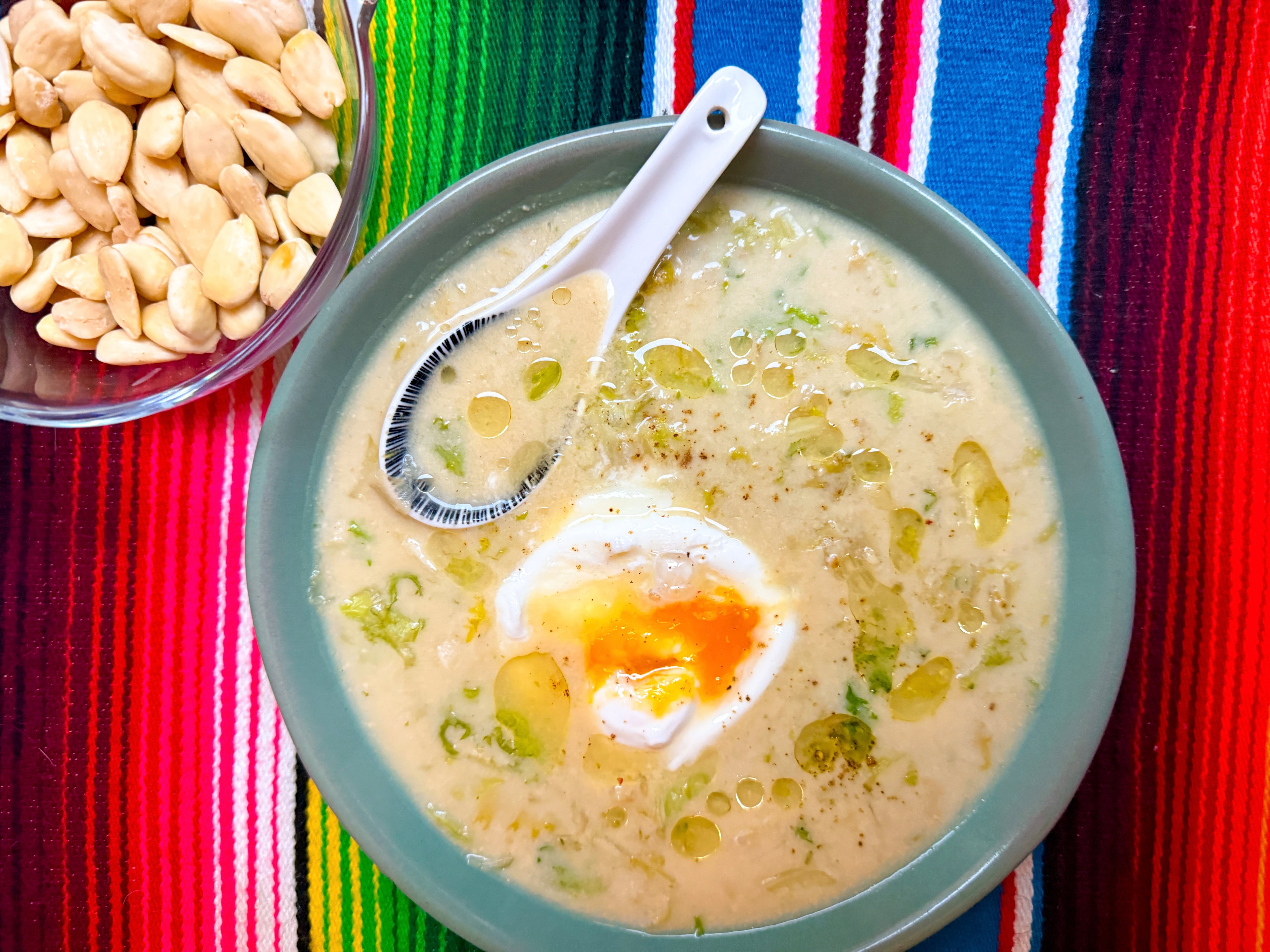 Sopa ‘granaína’ de escarola: una receta andaluza para combatir el frío
