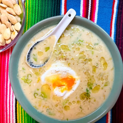 Sopa ‘granaína’ de escarola