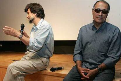 Víctor Erice (a la izquierda) y Abbas Kiarostami, ayer en La Casa Encendida, de Madrid.