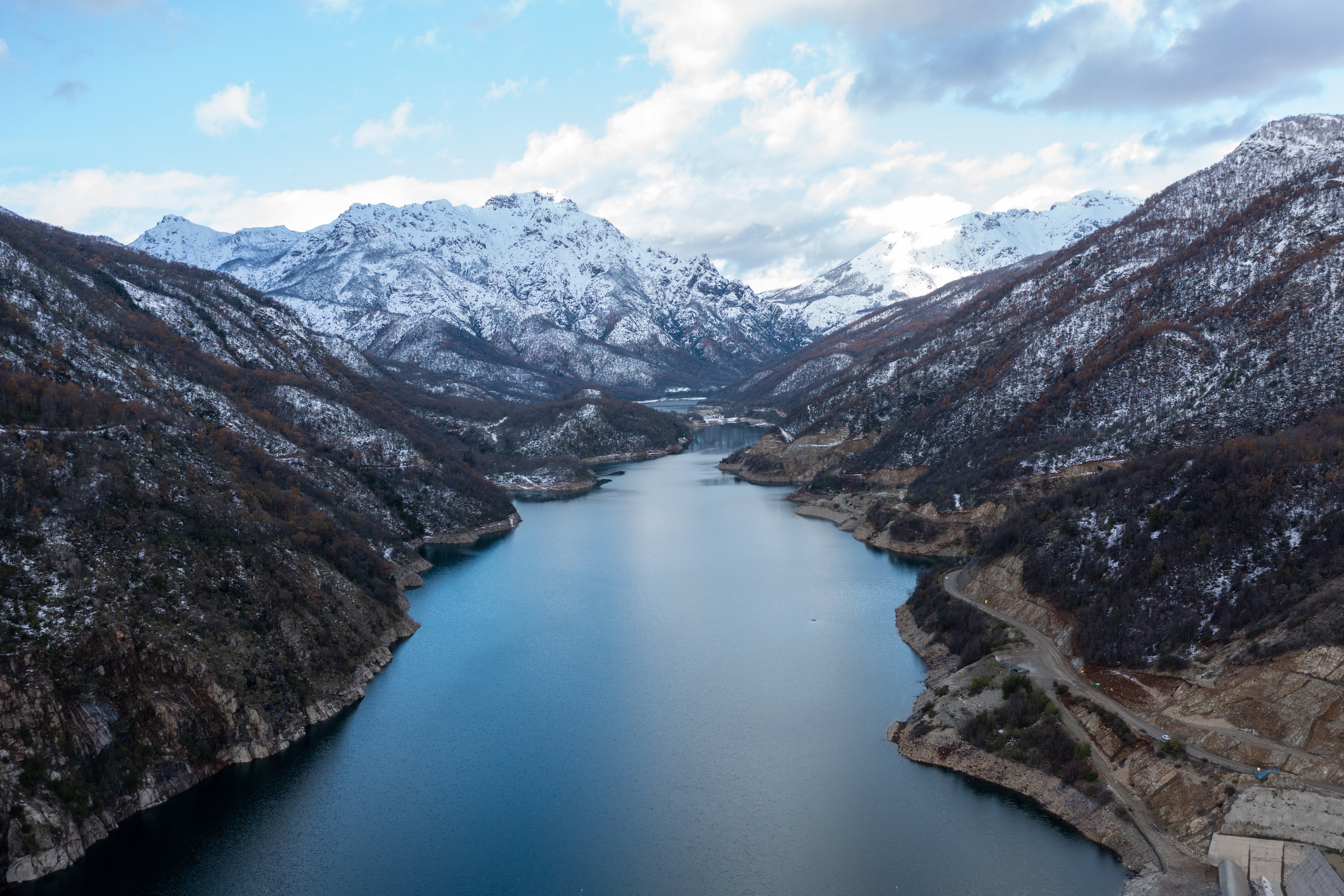 Qué está pasando en el Complejo Volcánico Laguna del Maule tras la detección de un intenso enjambre sísmico