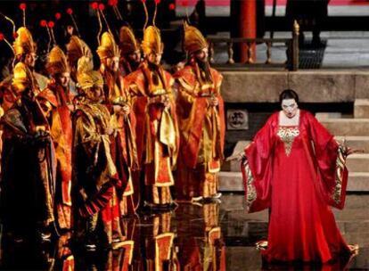 La soprano portuguesa Elisabete Matos, en el papel de Turandot, durante el pase gráfico de la ópera de Puccini en el Palau de les Arts.