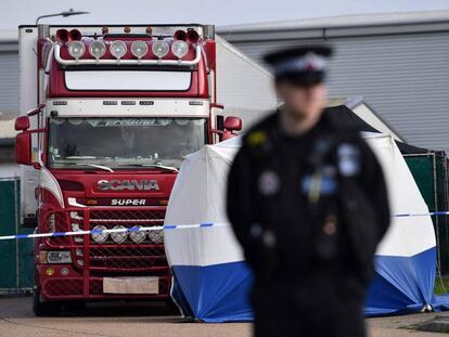 Camión en el que fueron hallados 39 cadáveres el 23 de octubre en el Reino Unido.