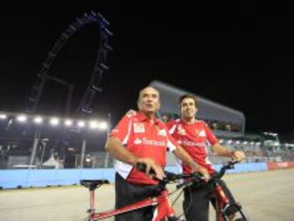 Emilio Bot&iacute;n y Fernando Alonso, durante el Gran Premio de Singapur de 2012